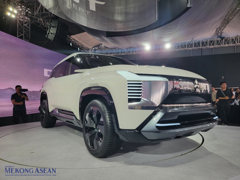 Mitsubishi hé lộ mẫu SUV 7 chỗ mới tại Hà Nội