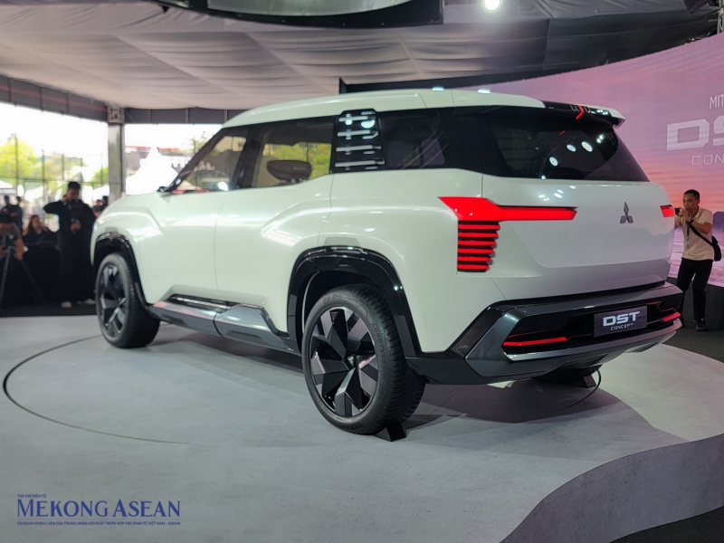 Mitsubishi hé lộ mẫu SUV 7 chỗ mới tại Hà Nội