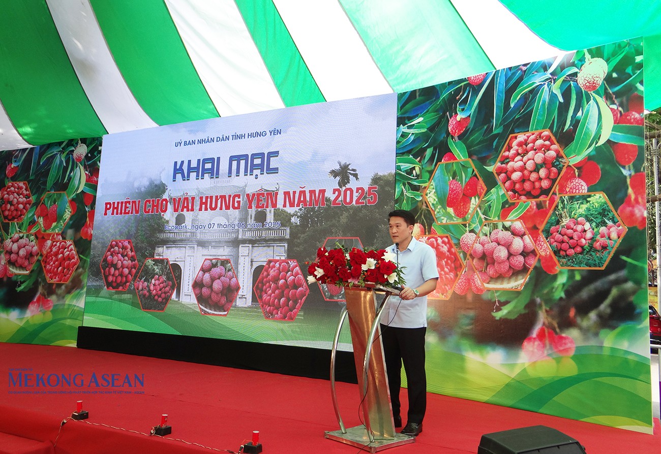 Ông Vũ Quang Thắng, Giám đốc Sở Công Thương tỉnh Hưng Yên phát biểu khai mạc Phiên chợ vải Hưng Yên năm 2025.
