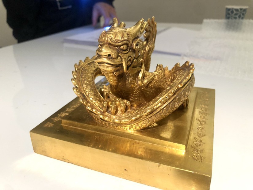 Ấn vàng Hoàng đế chi bảo - bảo vật quốc gia. Ảnh: Cục Di sản văn hóa.