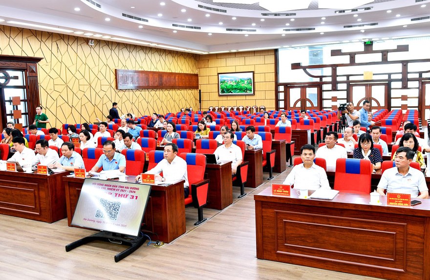 Lãnh đạo tỉnh Hải Dương và các đại biểu dự kỳ họp.