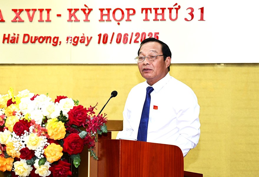 Ông Lê Văn Hiệu, Phó Bí thư Thường trực Tỉnh ủy, Chủ tịch HĐND tỉnh, Trưởng Đoàn đại biểu Quốc hội tỉnh Hải Dương phát biểu tại kỳ họp.