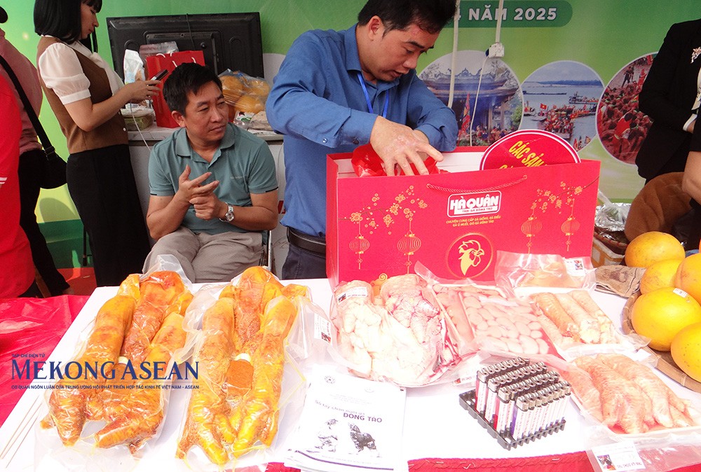 Một số sản phẩm chế biến từ gà Đông Tảo. Một số sản phẩm chế biến từ gà Đông Tảo.