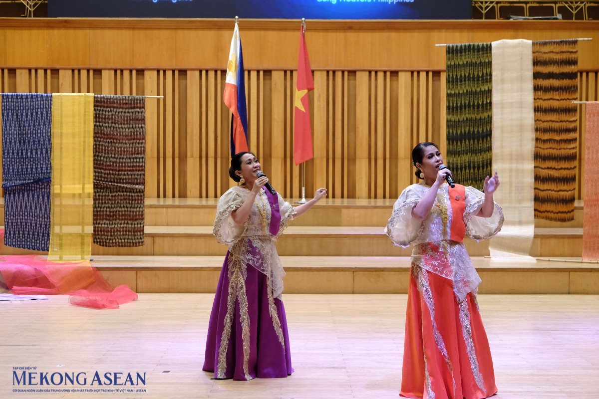 Đêm nhạc kỷ niệm 10 năm Quan hệ Đối tác chiến lược Việt Nam - Philippines