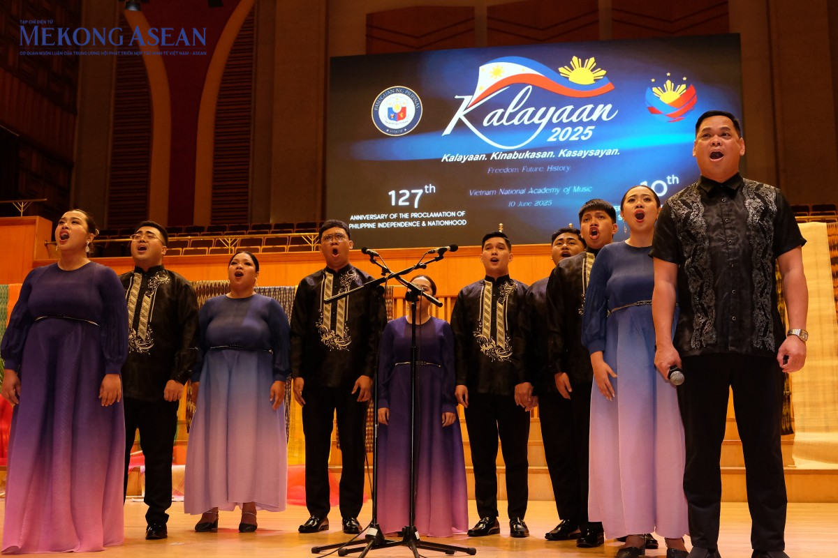 Dàn hợp xướng Song Weavers là tập thể nghệ sĩ thanh nhạc tài năng đến từ Philippines. Ảnh: Tùng Dương/555win Login.
