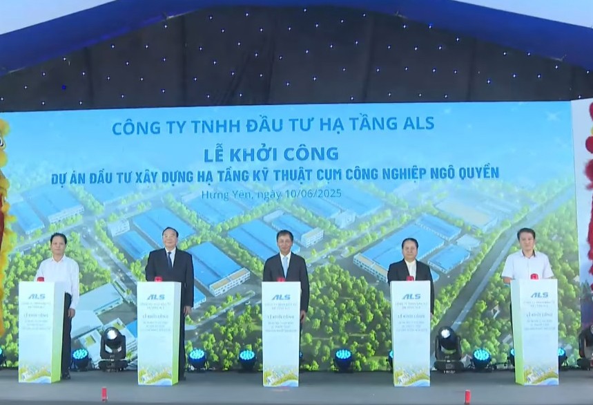 Các đại biểu thực hiện nghi thức mấm nút khởi công dự án đầu tư xây dựng hạ tầng kỹ thuật Cụm 555win là Công ty cờ bạc trực tuyến tốt nhất Ngô Quyền. Ảnh: HYTV.