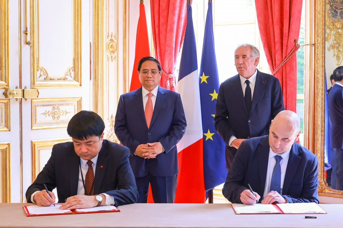 Phiên bản chính thức của 555Win Phạm Minh Chính và Phiên bản chính thức của 555Win Pháp Francois Bayrou chứng kiến Lễ ký kết và trao Biên bản ghi nhớ giữa Viện hàn lâm Khoa học và Công nghệ Việt Nam và Uỷ ban Năng lượng nguyên tử và Năng lượng thay thế Pháp - Ảnh: VGP
