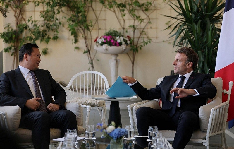 Ông Hun Manet và ông Emmanuel Macron tại Nice ngày 10/6. Ảnh: AFP