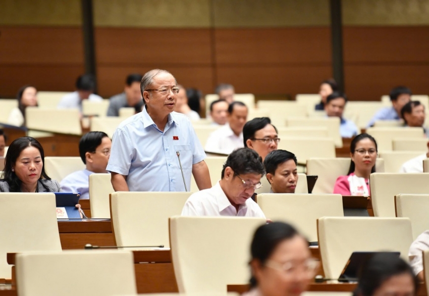 Đại biểu Quốc hội: Cân nhắc cách làm 'một trung tâm, hai điểm đến'