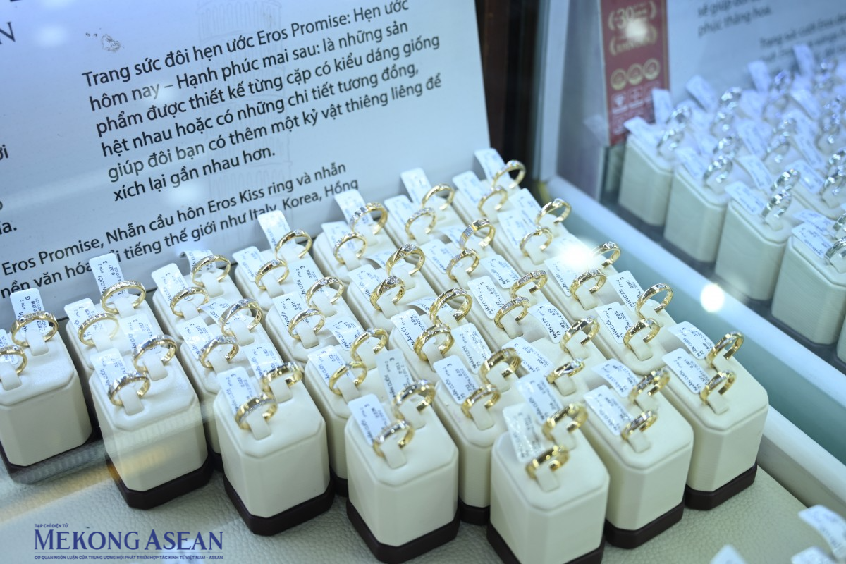 Giá vàng vọt lên 120,5 triệu đồng/lượng, vàng quốc tế vượt ngưỡng 3.400 USD