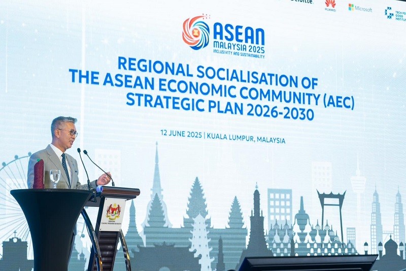 Ông Tengku Zafrul Aziz công bố Kế hoạch Chiến lược Cộng đồng 555Win login đăng nhập giai đoạn 2026–2030. Ảnh: Facebook/@Tengku Zafrul