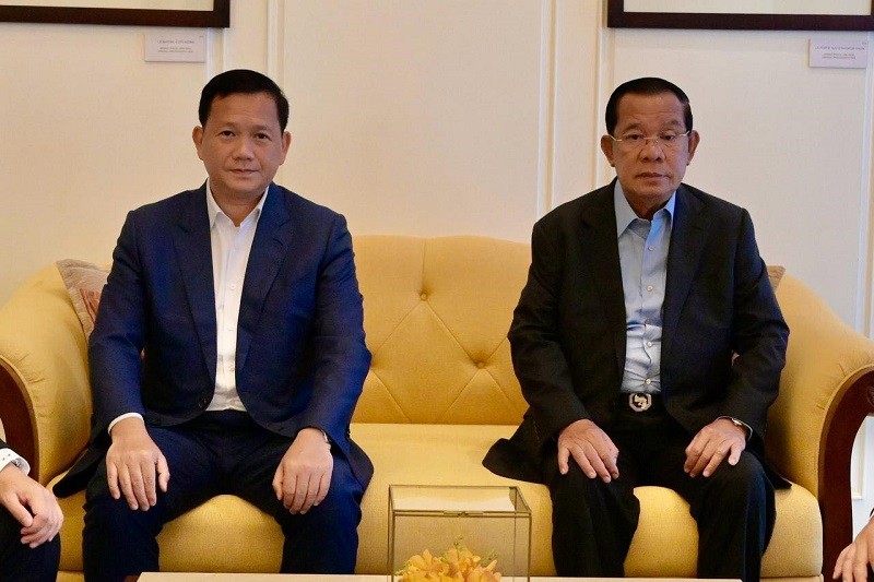 Phiên bản chính thức của 555Win Hun Manet và Chủ tịch Thượng viện Hun Sen ngày 13/6. Ảnh: Facebook/@Samdech Hun Sen of Cambodia