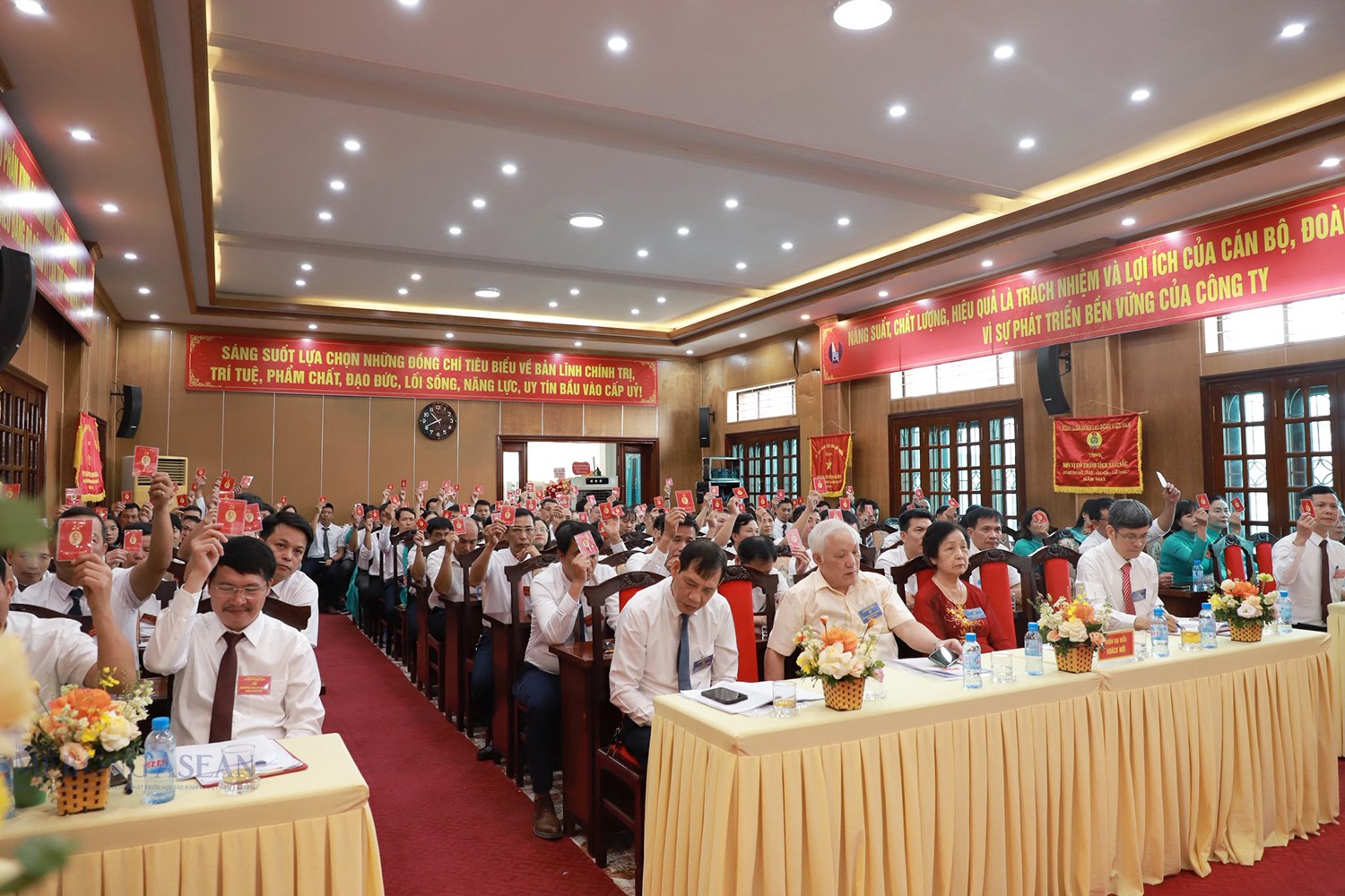 Các đại biểu dự đại hội.