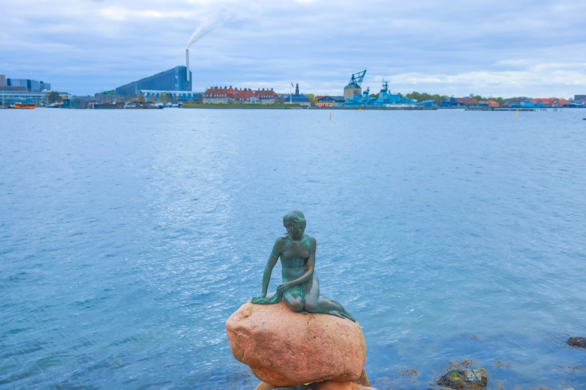 Tượng nàng tiên cá - biểu tượng nổi tiếng nhất của Copenhagen, điểm đến không thể bỏ qua với du khách khi đặt chân tới Đan Mạch (Ảnh_ Hải An)
