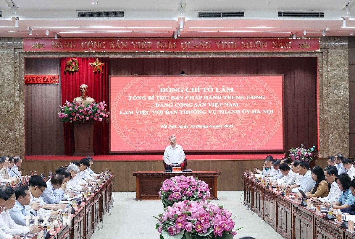 Tổng Bí thư Tô Lâm làm việc với Ban Thường vụ Thành ủy Hà Nội. Ảnh: TTXVN.
