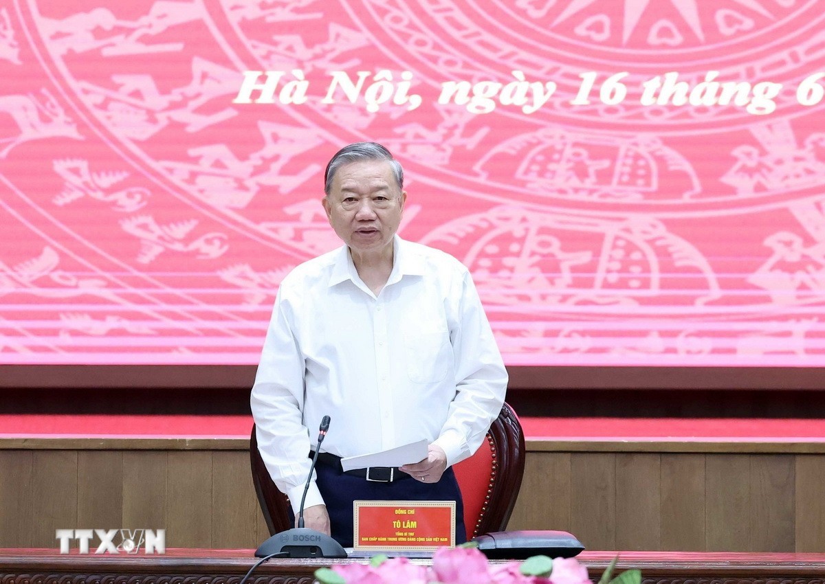 ổng Bí thư Tô Lâm và Đoàn công tác Trung ương đã làm việc với Ban Thường vụ Thành ủy Hà Nội về kết quả triển khai các nghị quyết, kết luận của Trung ương
