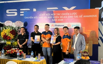 Ahamove chuyển đổi xanh, sử dụng 1.000 xe điện Selex Motors
