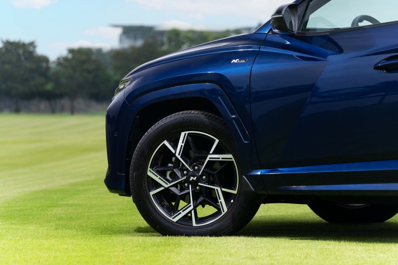 lazang của xe có kích thước 19 inch