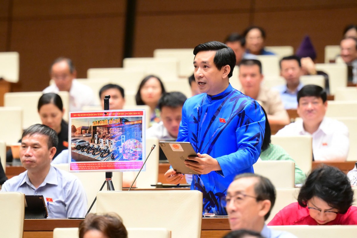 Đại biểu đề xuất dùng trụ sở dôi dư sau sáp nhập xây bãi đỗ xe thông minh