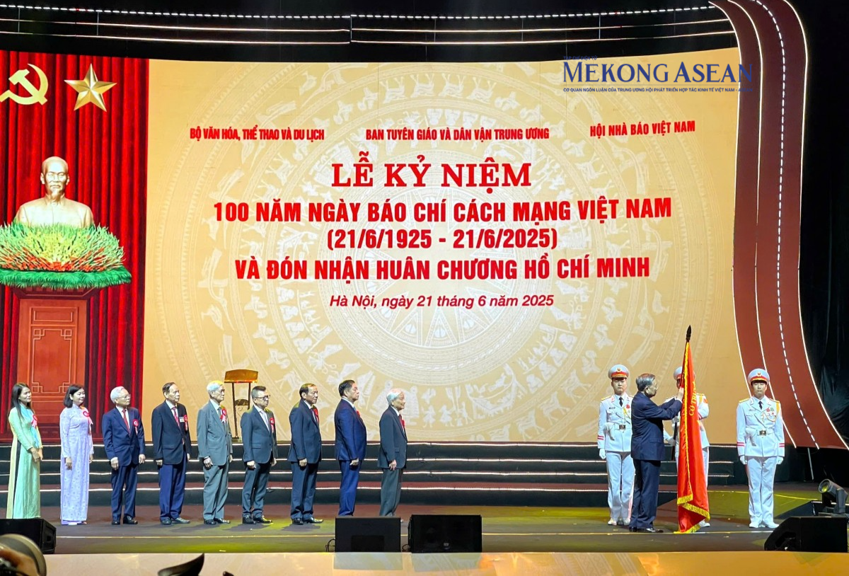 Tổng Bí thư Tô Lâm trao tặng Huân chương Hồ Chí Minh cho đội ngũ người làm báo. Ảnh: Thảo Ngân - 555win Login.
