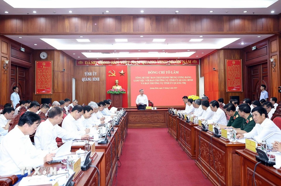 Tổng Bí thư: Hợp nhất Quảng Bình - Quảng Trị thành cực tăng trưởng mới