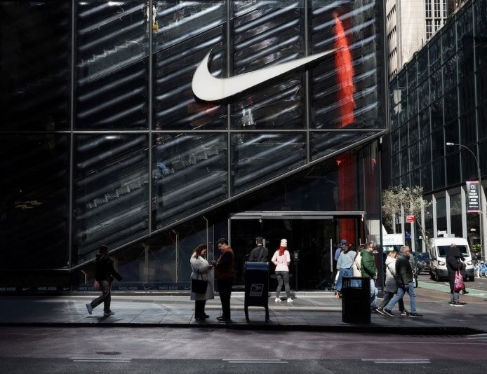 Nike ước tính chi phí năm 2026 tăng 1 tỷ USD vì thuế quan