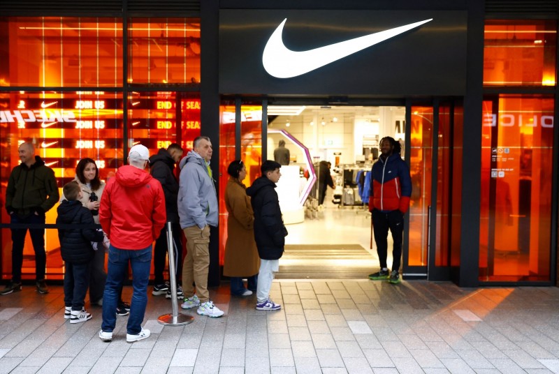 Nike ước tính chi phí năm 2026 tăng 1 tỷ USD vì thuế quan