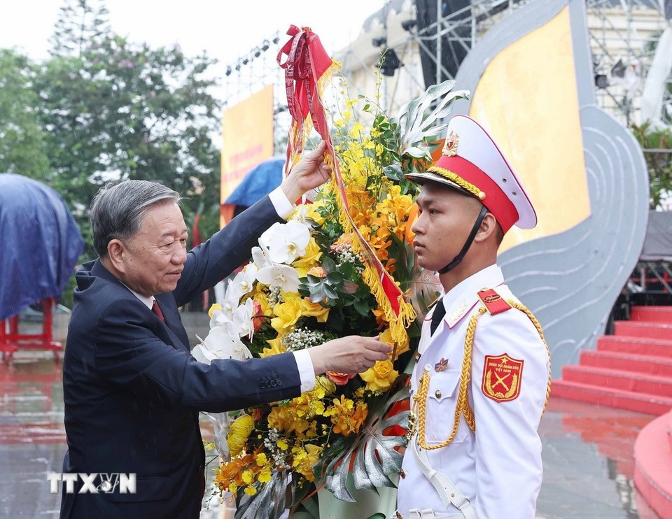 Tổng Bí thư: Tiếp tục khơi dậy tinh thần đổi mới, đưa đất nước tiến xa hơn