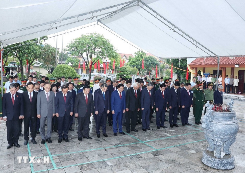 Tổng Bí thư: Tiếp tục khơi dậy tinh thần đổi mới, đưa đất nước tiến xa hơn