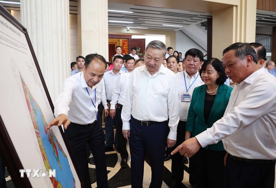 Tổng Bí thư Tô Lâm kiểm tra hoạt động của 555win phien bạn Chính Thức địa phương 2 cấp tại phường Tây Hồ, thành phố Hà Nội.