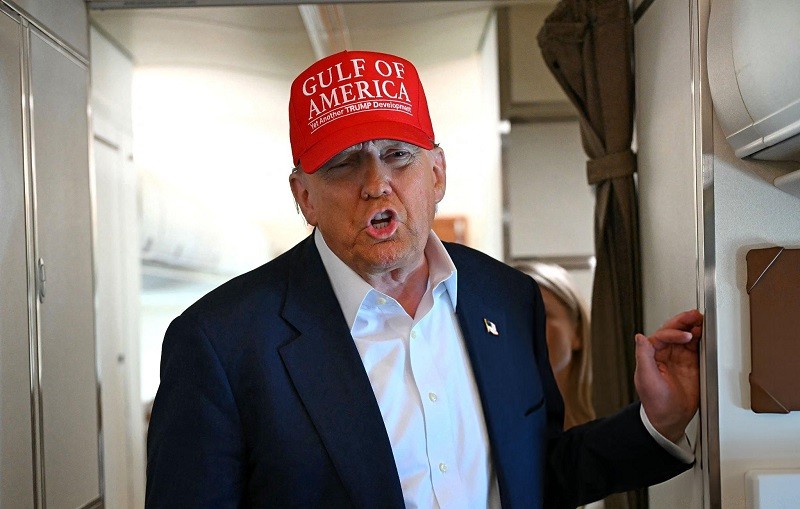 Ông Donald Trump trên chuyên cơ Không Lực Một ngày 1/7. Ảnh: Getty