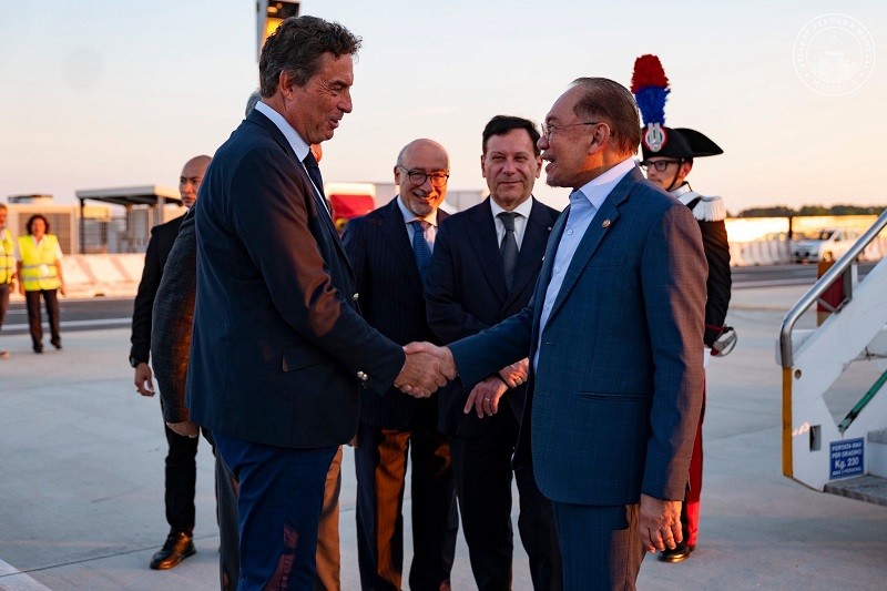 Cựu Đại sứ Italy tại Malaysia Massimo Rustico (trái) và Phiên bản chính thức của 555Win Anwar Ibrahim ngày 2/7. Ảnh: Facebook/@Anwar Ibrahim