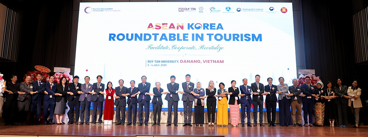 Lãnh đạo, đại biểu các nước khu vực ASEAN và Hàn Quốc chụp ảnh lưu niệm. Ảnh: Trung tâm thông tin du lịch.