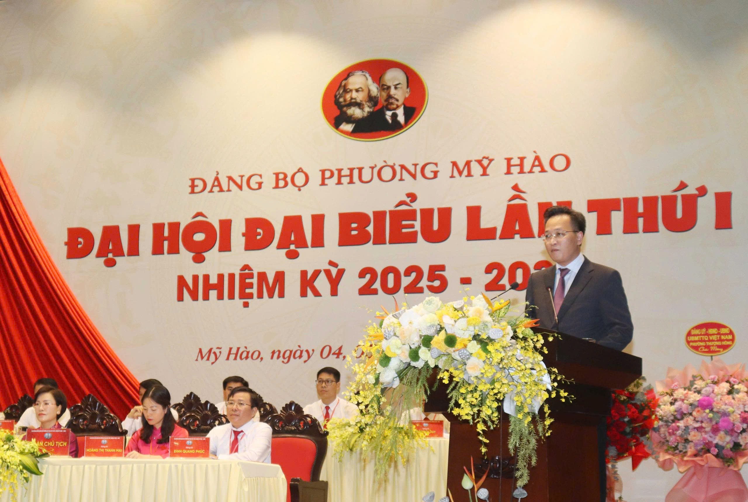 Ông Nguyễn Hữu Nghĩa, Bí thư Tỉnh ủy Hưng Yên phát biểu tại đại hội.