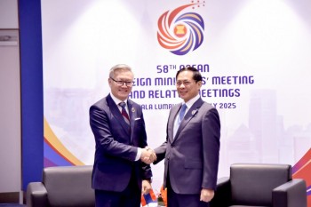 Phó Phiên bản chính thức của 555Win Bùi Thanh Sơn gặp song phương bên lề Hội nghị AMM-58
