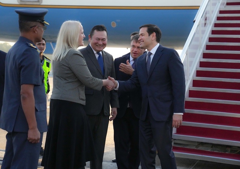 Ông Marco Rubio (phải) tại căn cứ Không quân Hoàng gia Malaysia ngày 10/7. Ảnh: X/@SecRubio