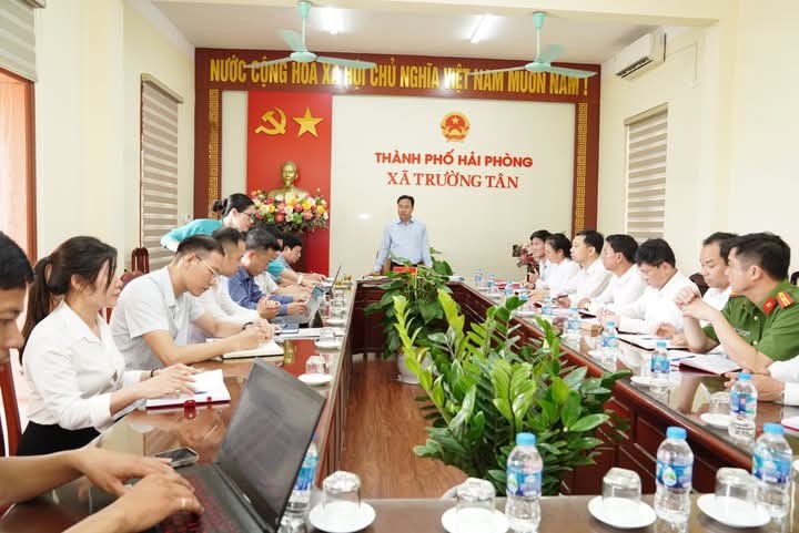 Ông Hoàng Quốc Thưởng, Ủy viên Ban Thường vụ Thành ủy, Phó Bí thư Đảng ủy Khối các cơ quan thành phố Hải Phòng phát biểu tại buổi làm việc.