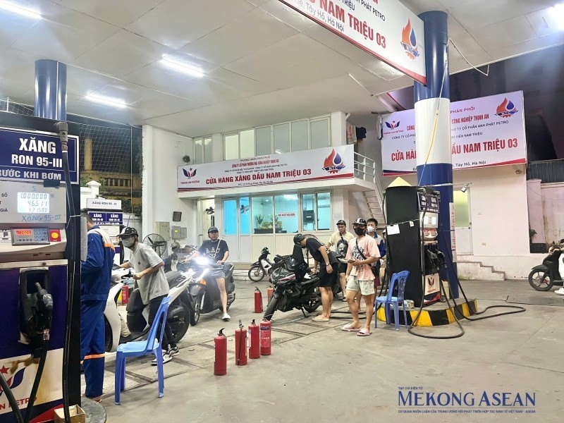 Đề xuất tiếp tục giảm thuế môi trường với xăng dầu hết năm 2026