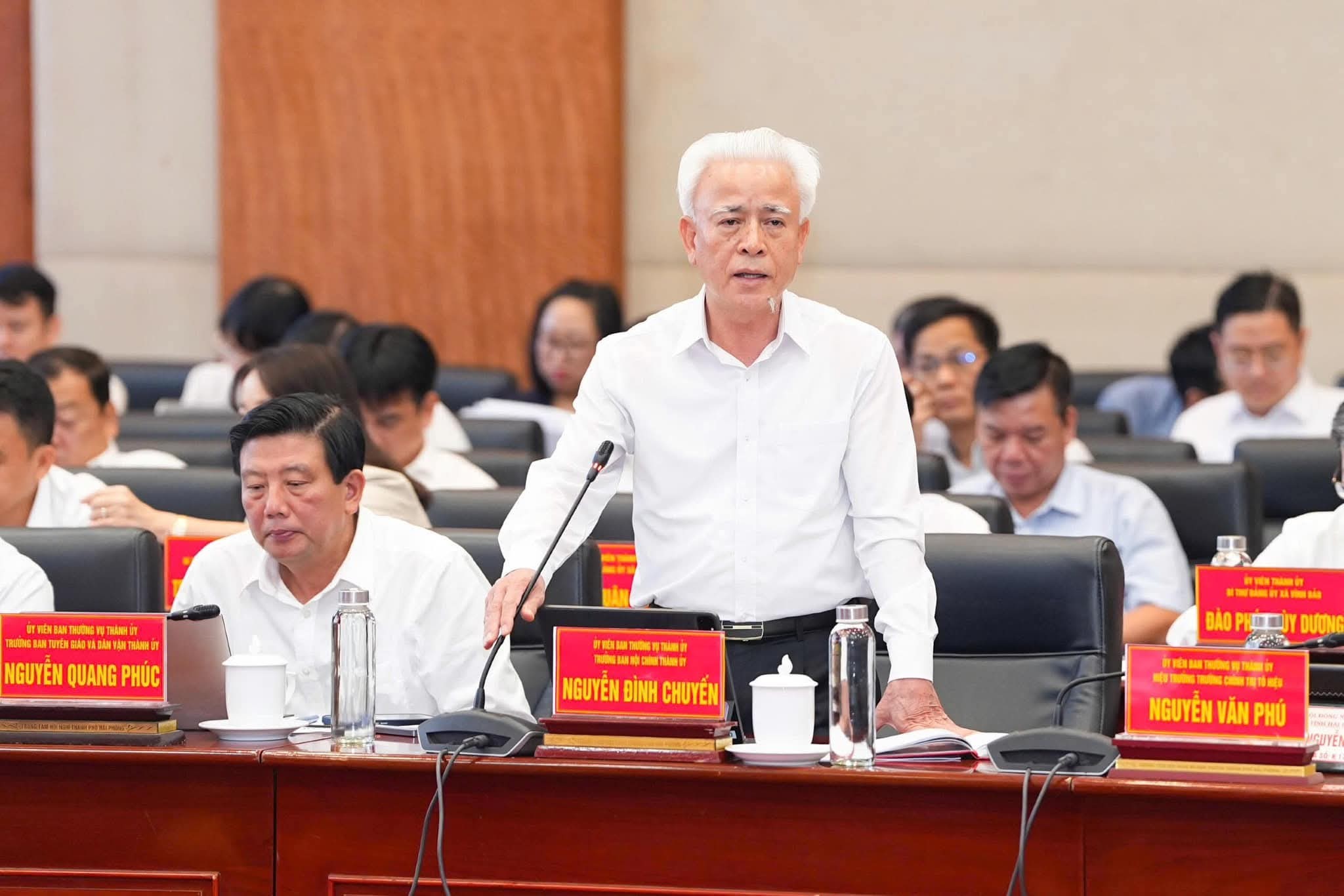 Lãnh đạo Ban Nội chính Thành ủy Hải Phòng phát biểu ý kiến tại hội nghị.