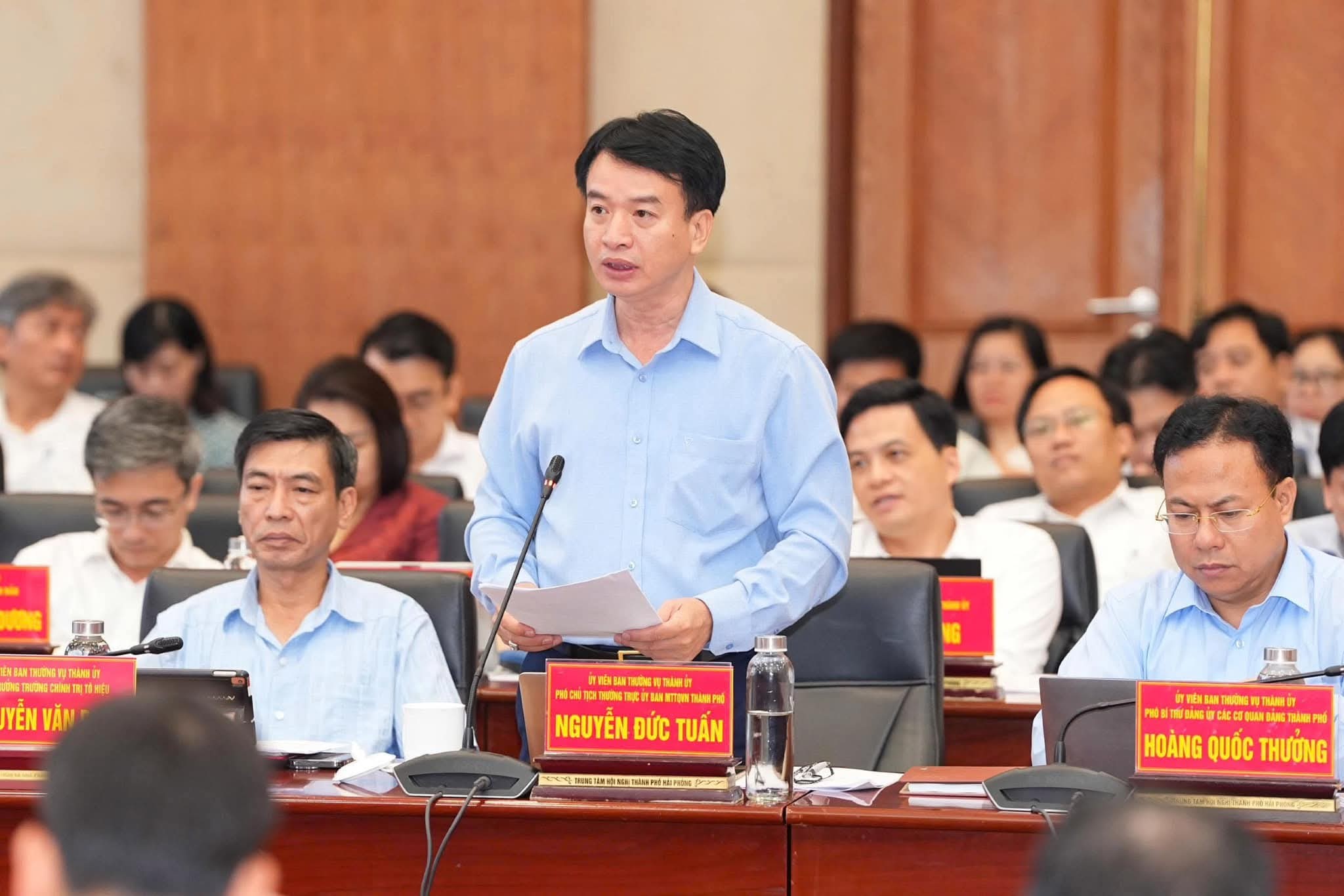 Lãnh đạo Ủy ban MTTQ Việt Nam thành phố Hải Phòng phát biểu ý kiến tại hội nghị.