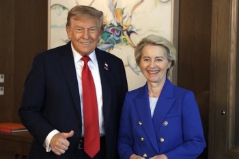 Ông Trump áp thuế nhập khẩu 30%, EU sẵn sàng 