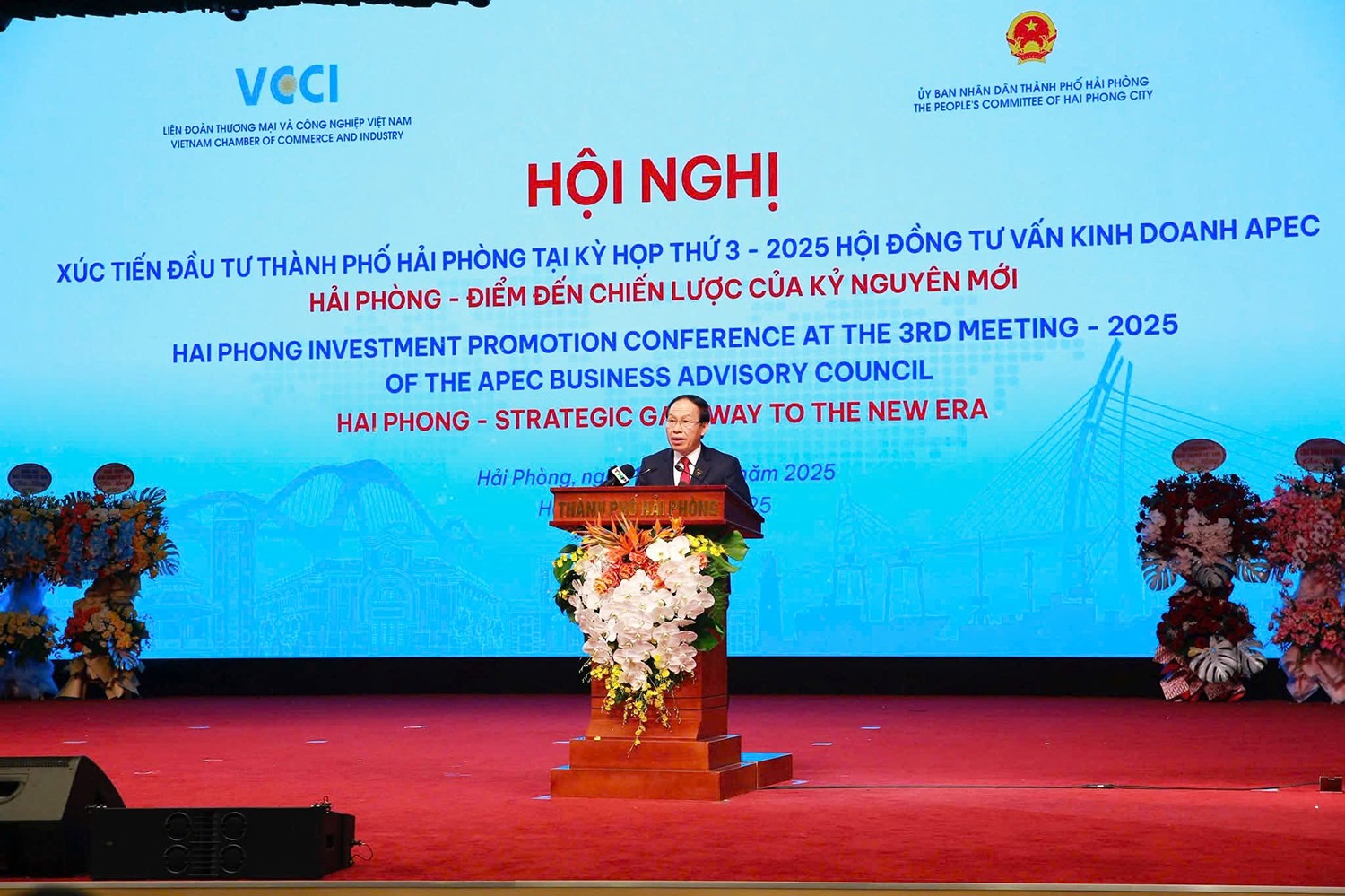 Bí thư thành ủy Hải Phòng Lê Tiến Châu phát biểu tại hội nghị.