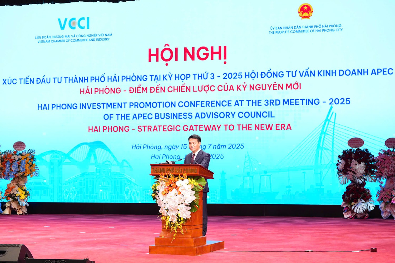 Chủ tịch UBND thành phố Hải Phòng Lê Ngọc Châu phát biểu tại hội nghị.