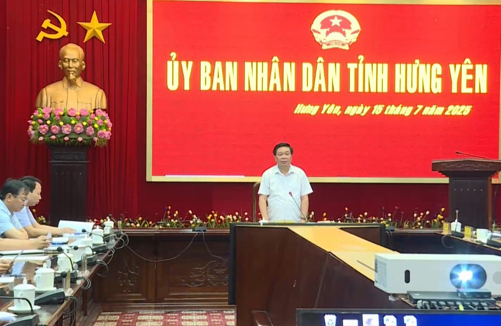 Ông Nguyễn Quang Hưng, Phó Chủ tịch Thường trực UBND tỉnh Hưng Yên chủ trì cuộc họp.