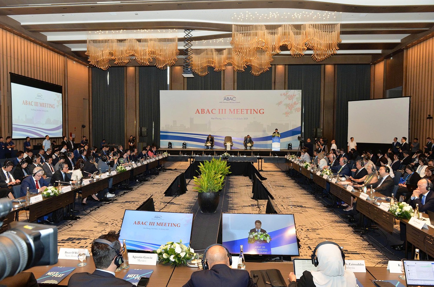 Quang cảnh phiên khai mạc ABAC III.