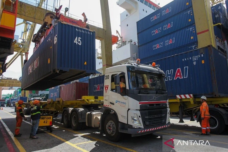 Cảng container ở Surabaya, Đông Java, Indonesia ngày 7/7. Ảnh: Antara