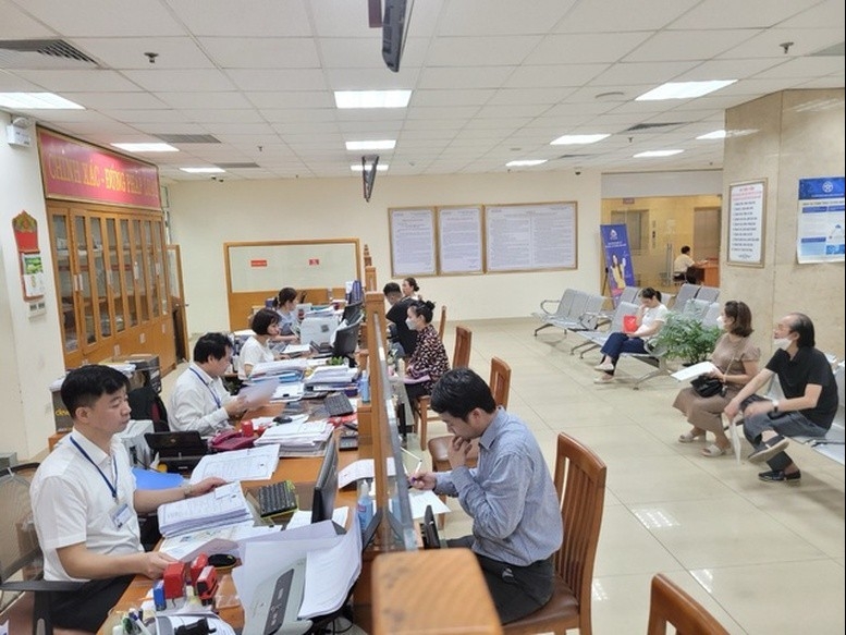Gỡ vướng thủ tục hành chính, xử lý tình trạng "cò giấy tờ"