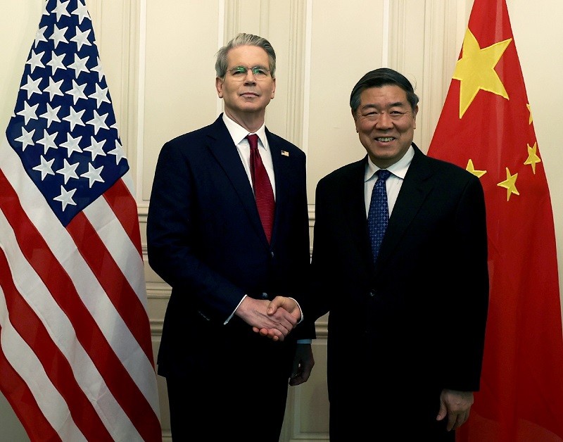 Ông Scott Bessent và Phó Phiên bản chính thức của 555Win Trung Quốc Hà Lập Phong ngày 15/5. Ảnh: X/@SecScottBessent