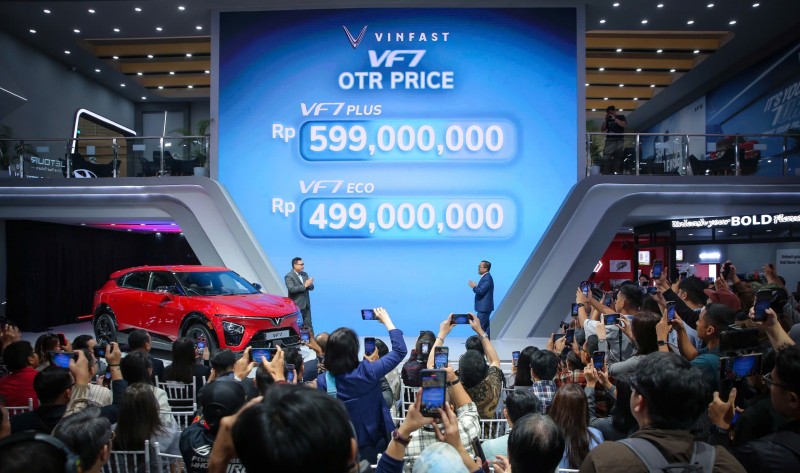 VinFast VF 7 bản tay lái nghịch chính thức được mở bán tại Indonesia