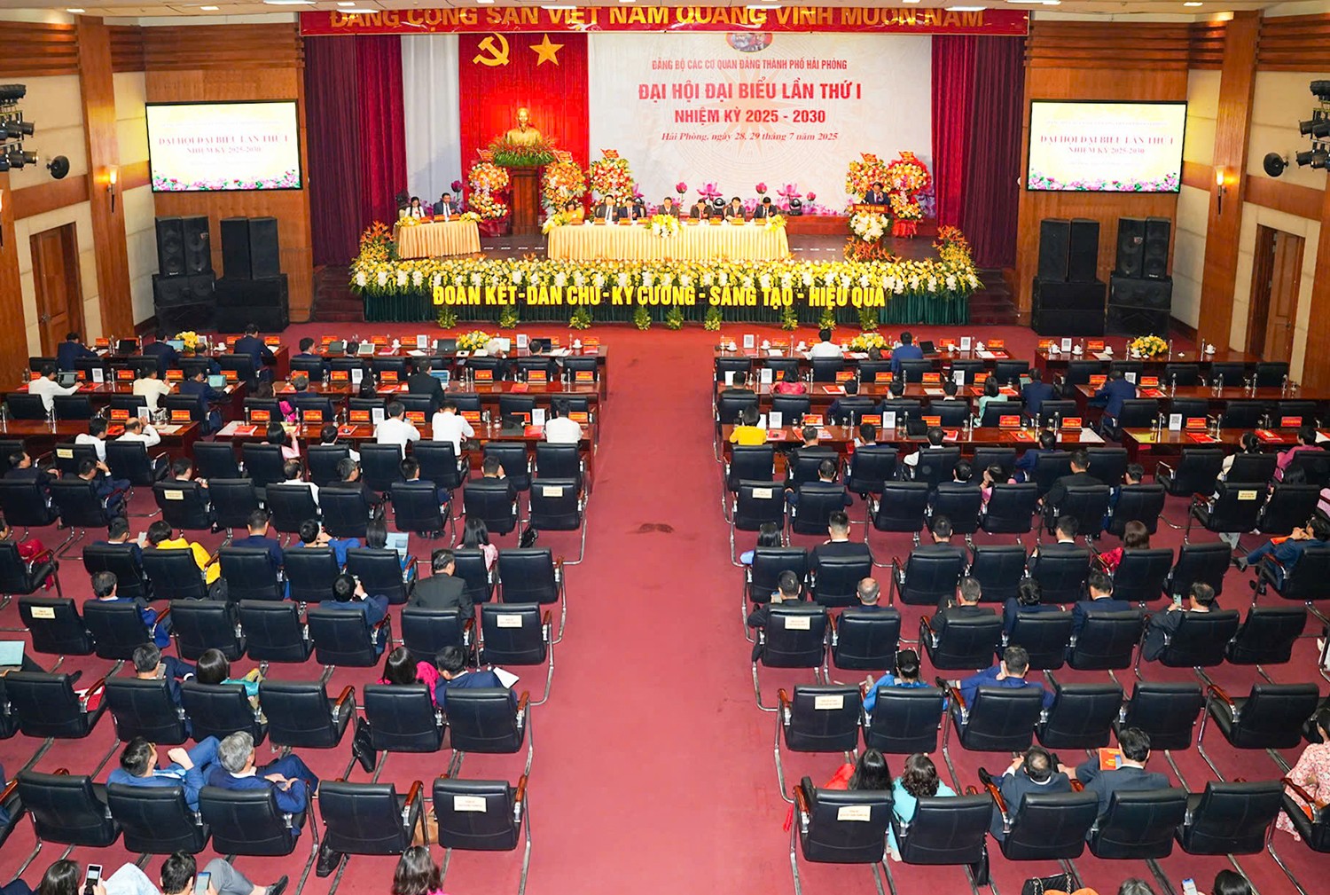 Quang cảnh đại hội.